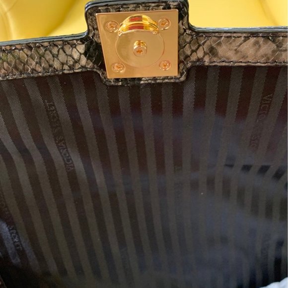 Crossbody Snake Skin Inspired Bag - Picture 6 of 6